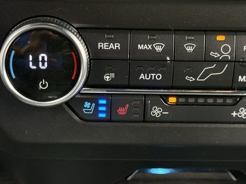 Used 2019 Ford Expedition Limited w/ Equipment Group 301A RWD image 23