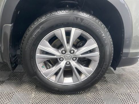 Used 2014 Toyota Highlander XLE AWD/4WD image 11