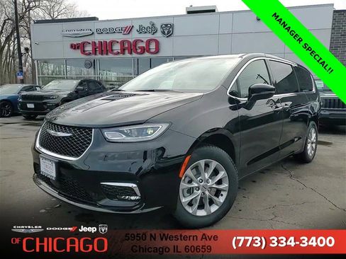 New 2025 Chrysler Pacifica Select AWD/4WD image 1