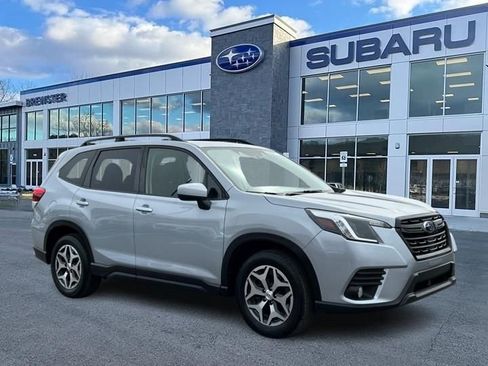 Used 2023 Subaru Forester Premium image 1