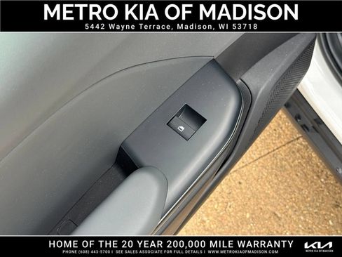 Used 2025 Kia K4 FWD image 28