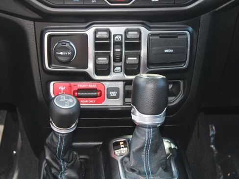 Used 2023 Jeep Wrangler Unlimited Rubicon 4xe AWD/4WD image 19