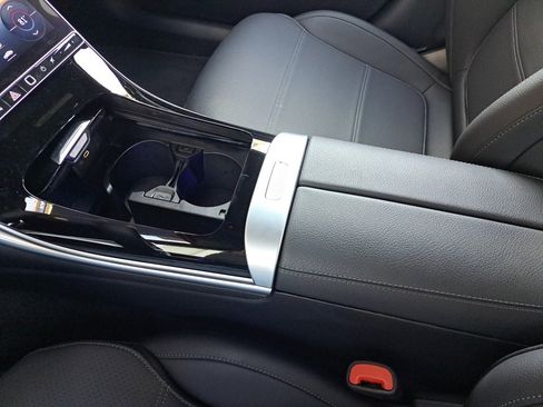 Used 2024 Mercedes-Benz C 300 Sedan image 33