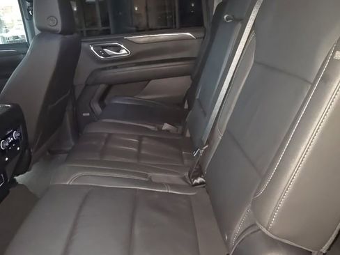 Used 2022 Chevrolet Suburban Z71 image 7