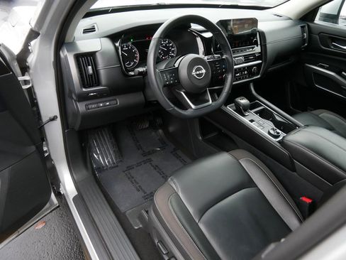 Used 2022 Nissan Pathfinder SL image 12