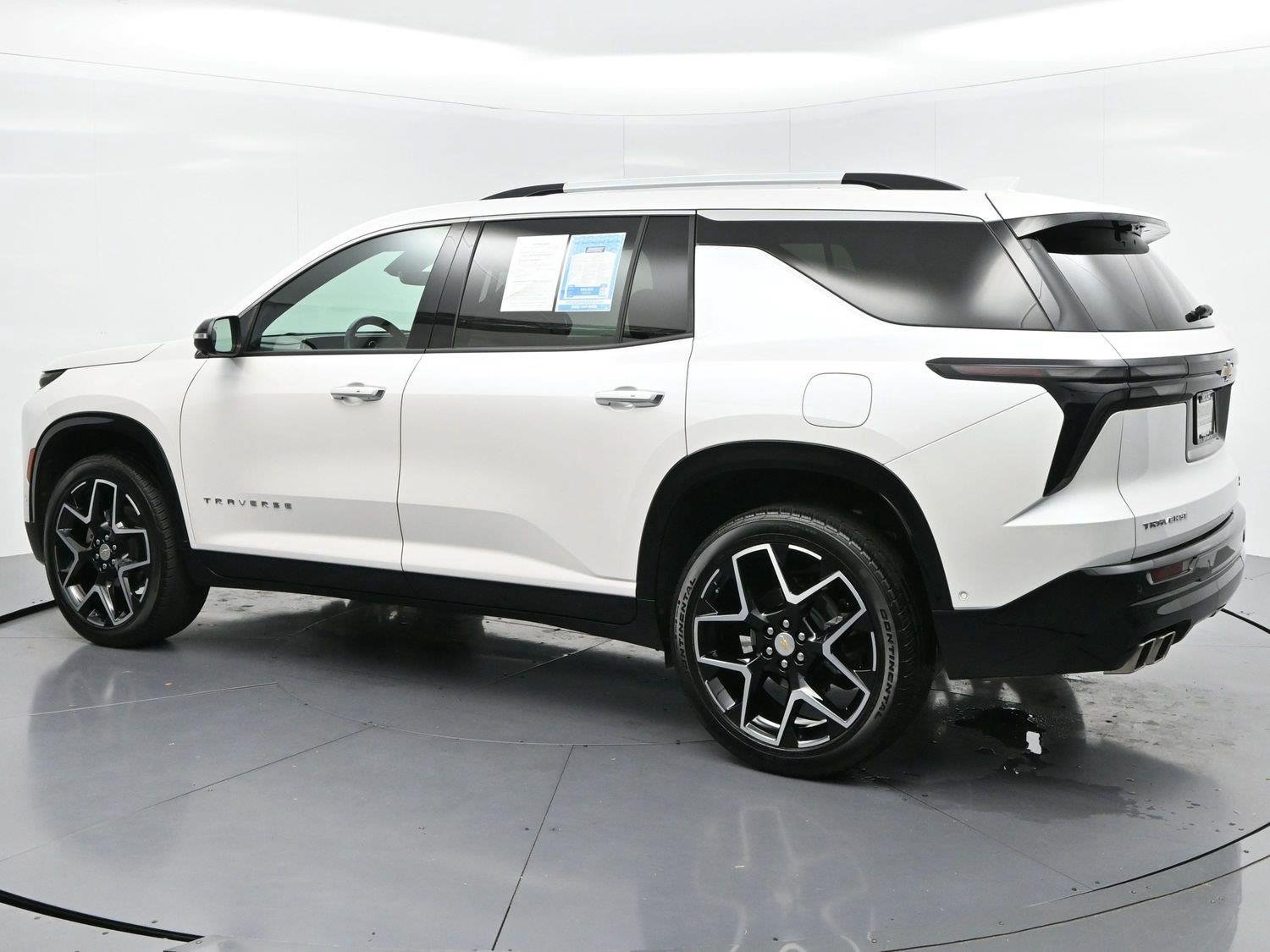 Used 2025 Chevrolet Traverse High Country FWD image 5