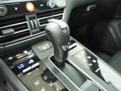 Certified 2026 Porsche Macan AWD/4WD image 24