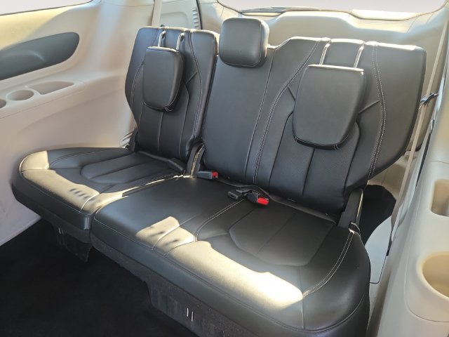Used 2024 Chrysler Pacifica Touring-L FWD image 28