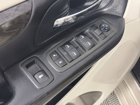 Used 2013 Dodge Grand Caravan Crew w/ Driver Convenience Group image 23