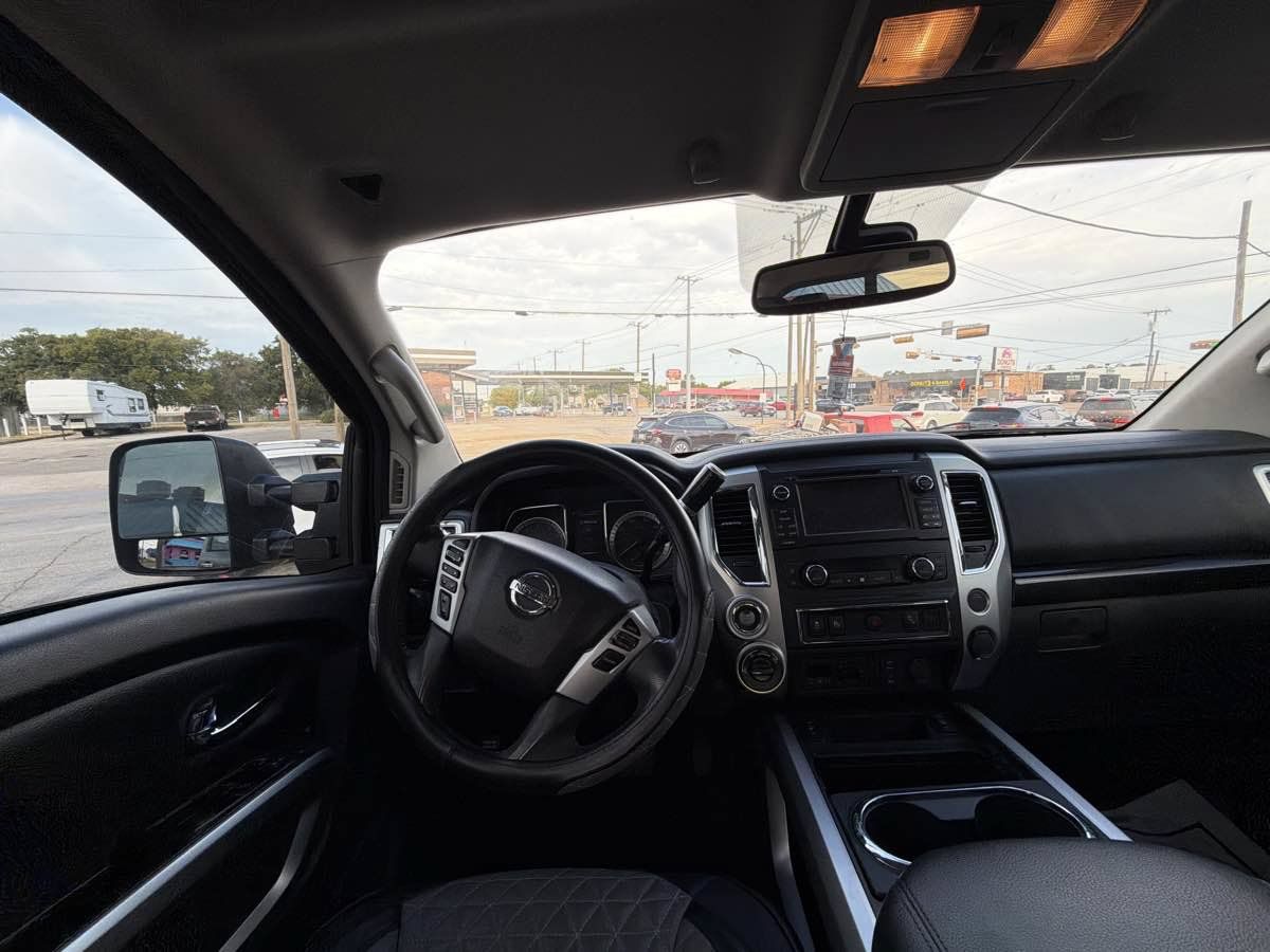 Used 2017 Nissan Titan SV AWD/4WD image 5