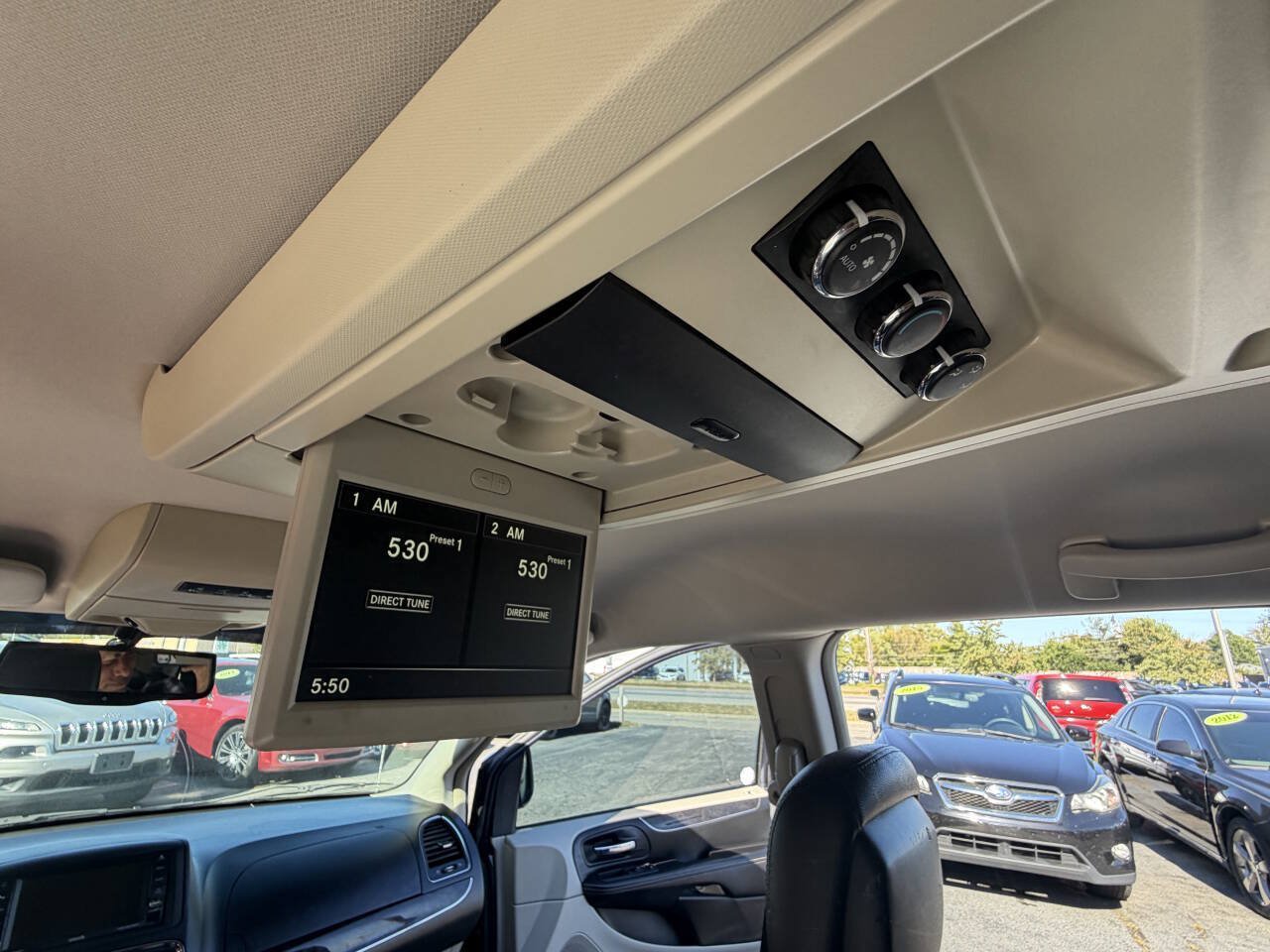 Used 2013 Chrysler Town & Country Touring-L w/ Driver Convenience Group FWD image 15