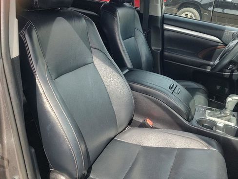 Used 2019 Toyota Highlander XLE AWD/4WD image 22