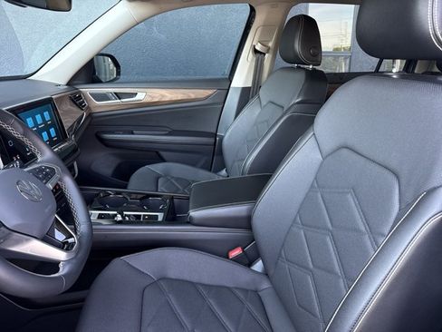 Used 2024 Volkswagen Atlas SE FWD image 4