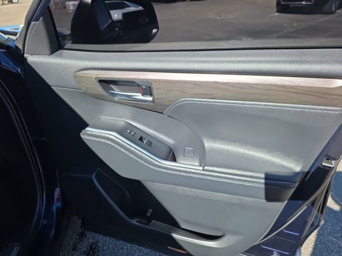 Used 2020 Toyota Highlander Platinum image 27