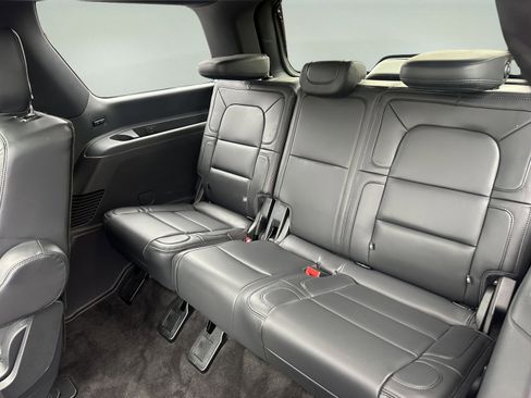 Certified 2024 Lincoln Navigator Reserve AWD/4WD image 12