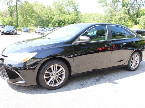 Used 2015 Toyota Camry SE FWD image 13