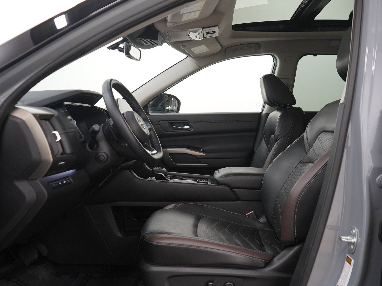 Used 2024 Nissan Pathfinder Platinum AWD/4WD image 29