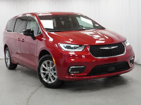 Certified 2025 Chrysler Pacifica Select image 9