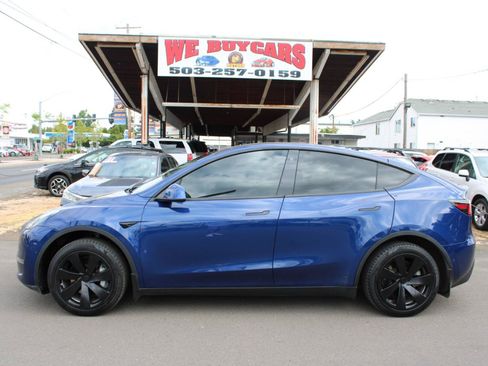Used 2021 Tesla Model Y Long Range AWD/4WD image 3