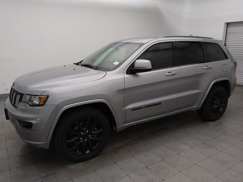 Used 2021 Jeep Grand Cherokee Laredo X RWD image 2