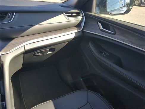 New 2025 Jeep Grand Cherokee Limited w/ Trailer Tow Package image 16