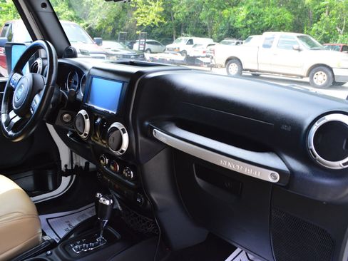 Used 2013 Jeep Wrangler Sahara w/ Dual Top Group AWD/4WD image 19