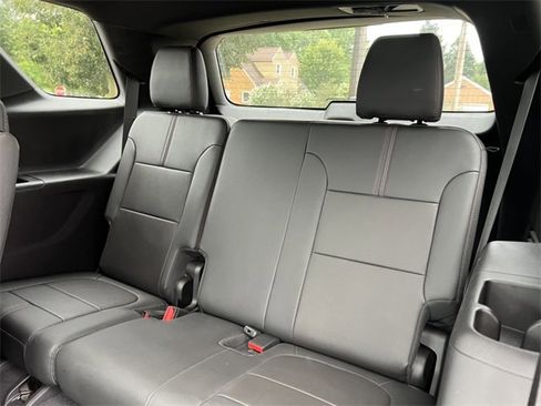 Used 2023 Chevrolet Traverse RS image 7