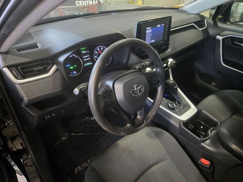 Used 2022 Toyota RAV4 XLE AWD/4WD image 22