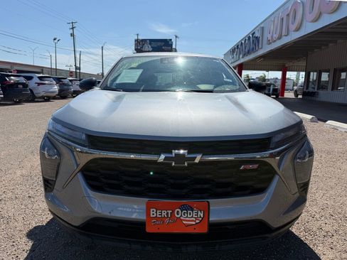 Used 2026 Chevrolet Trax RS w/ Sunroof Package FWD image 2