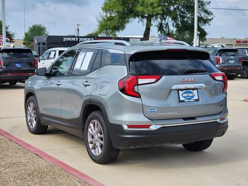 Certified 2024 GMC Terrain SLT FWD image 3