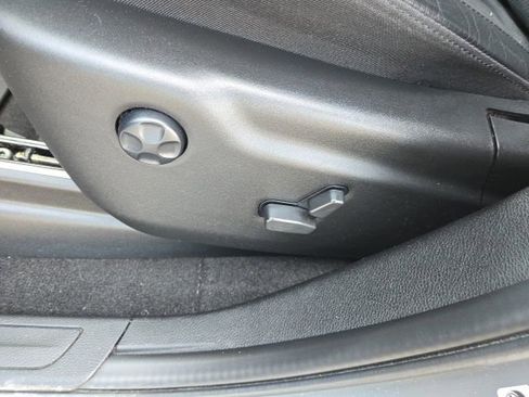 Used 2022 Jeep Grand Cherokee Laredo X image 12