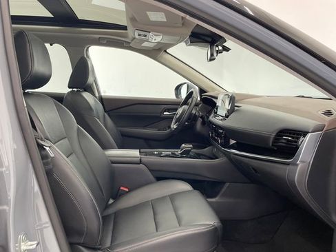 Used 2023 Nissan Rogue SL w/ SL Premium Package FWD image 16