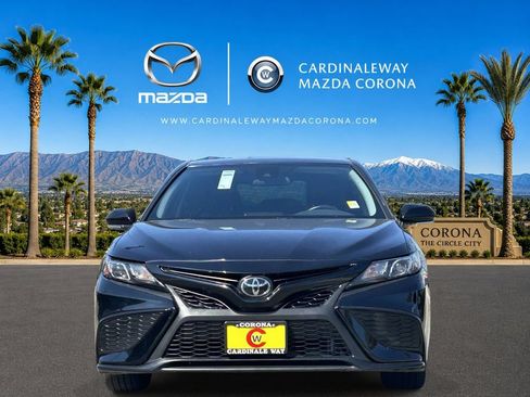 Used 2022 Toyota Camry SE FWD image 8
