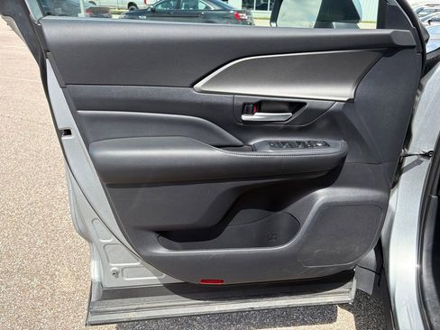 Used 2025 Toyota Grand Highlander FWD image 9
