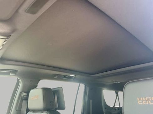 New 2026 Chevrolet Suburban High Country AWD/4WD image 20