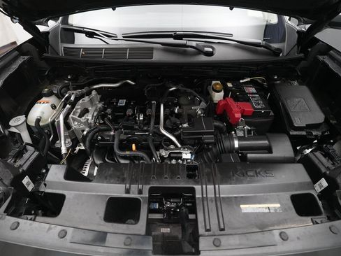 Certified 2025 Nissan Kicks SV image 3