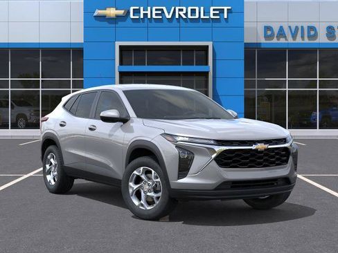 Used 2026 Chevrolet Trax LS w/ LS Convenience Package FWD image 7