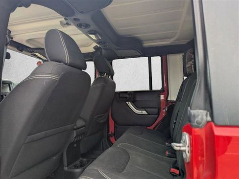 Used 2015 Jeep Wrangler Unlimited Rubicon w/ Connectivity Group image 13