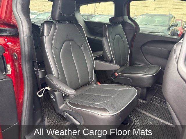 Certified 2025 Chrysler Pacifica Limited w/ Trailer Tow Group AWD/4WD image 23