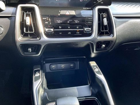 Used 2021 Kia Sorento S image 19