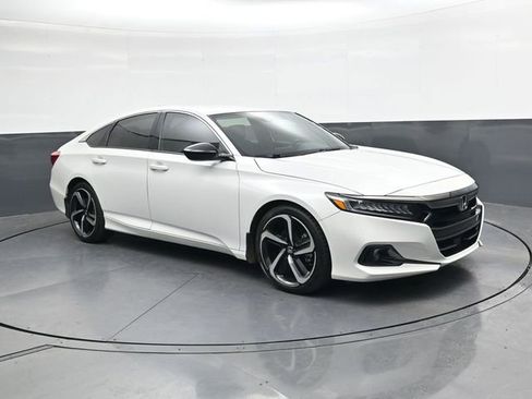 Used 2022 Honda Accord Sport image 2
