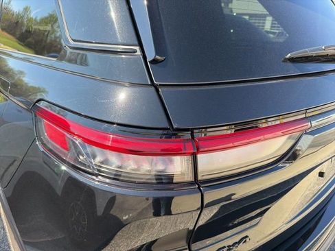 Used 2024 Jeep Grand Cherokee Altitude image 7