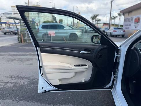 Used 2016 Chrysler 300 Limited image 20