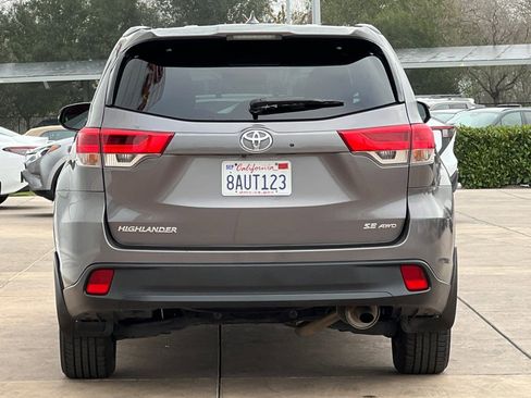 Certified 2017 Toyota Highlander SE image 6