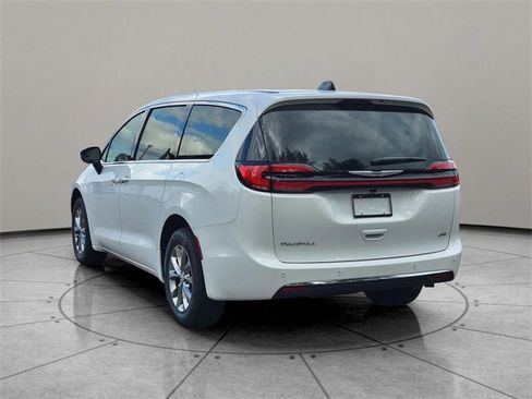 New 2026 Chrysler Pacifica Select image 10
