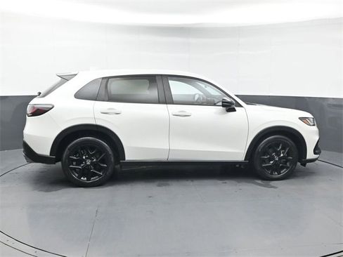 Used 2023 Honda HR-V Sport image 6