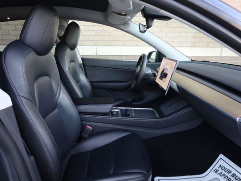 Used 2022 Tesla Model Y Long Range AWD/4WD image 24