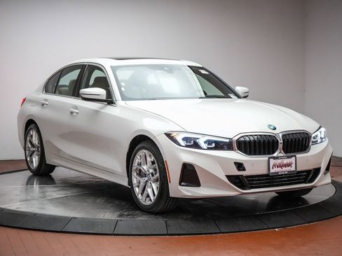 Used 2026 BMW 330i Sedan w/ Premium Package RWD image 3