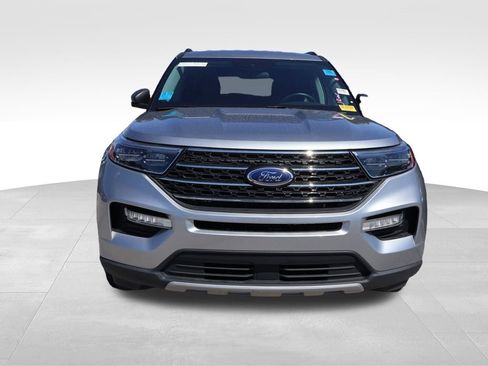 Used 2024 Ford Explorer XLT w/ Equipment Group 202A AWD/4WD image 7