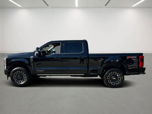 Used 2025 Ford F250 Platinum w/ FX4 Off-Road Package image 2